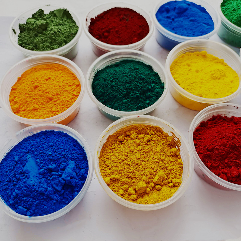 Cement toned asphalt iron oxide pigment for colored tile building materials